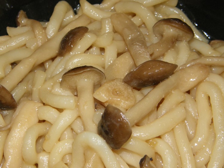 Japanese noodles with shimeji mushrooms-2