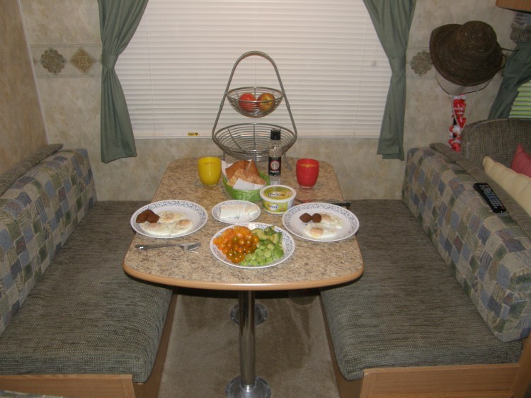 Breakfast on a rainy day-2