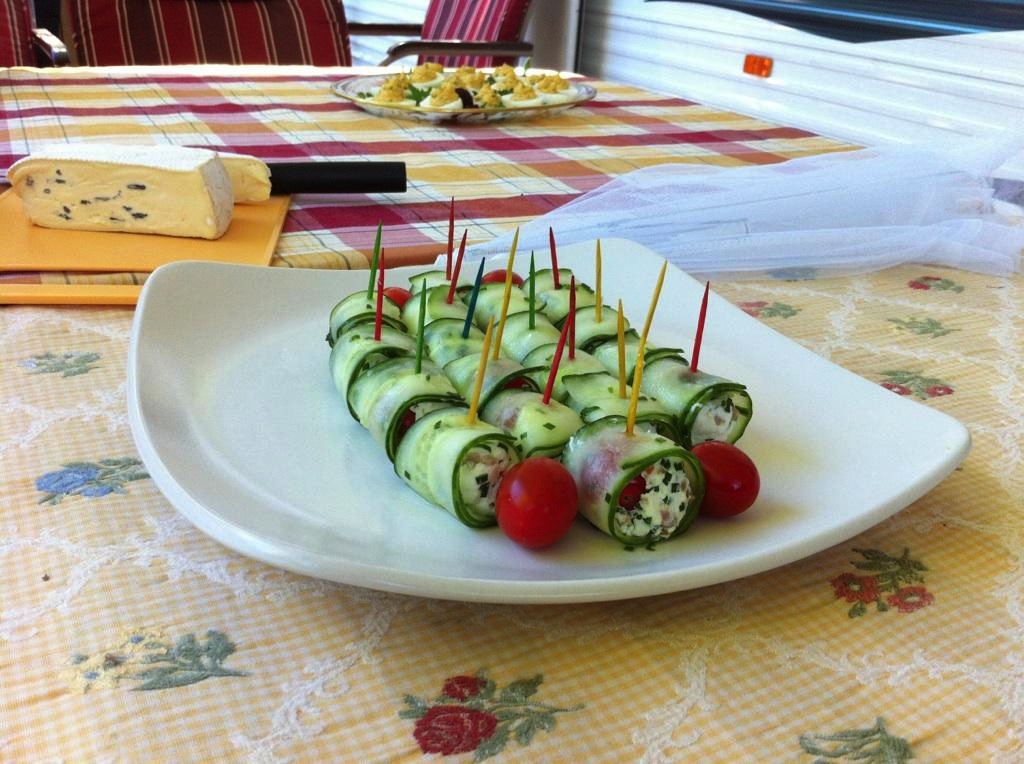 Cucumber and goat cheese rolls