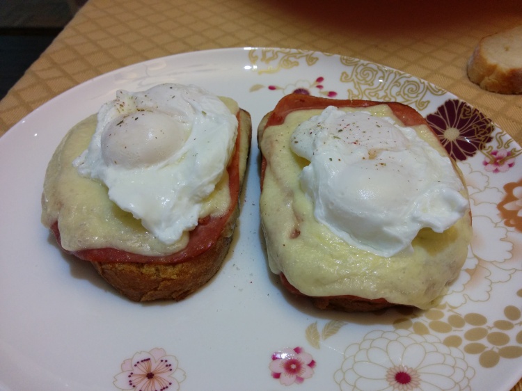 Monte Cristo Eggs Benedict